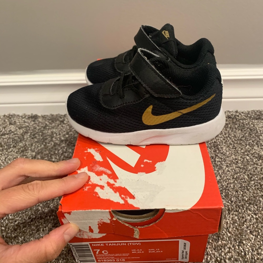 Nike toddler tanjun size 7